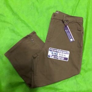 NWT Gloria Vanderbilt Amanda Capri size  12